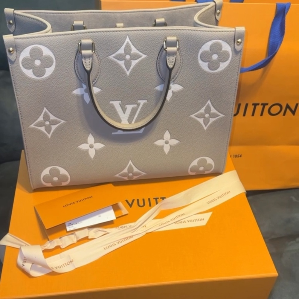 Louis Vuitton Handbag – Brand New, Excellent Condition
